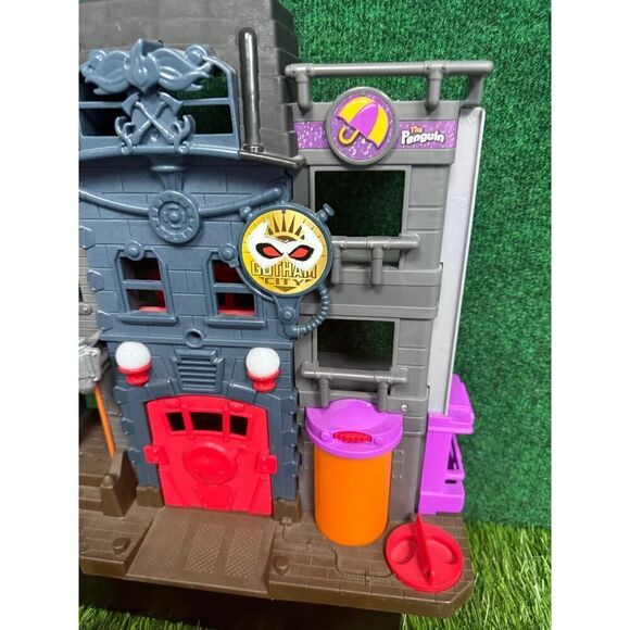 Imaginext Super Friends Gotham City PD Jail Penguin Playset with Penguin - Picture 4 of 5